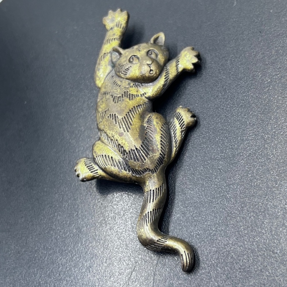 JJ Jonette Vintage 1988 Climbing Cat Jewelry Feline Antique Brass tone Brooch